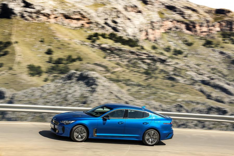  Kia Stinger GT-Line (CK) 2017 года  (WW) (фото 10 из 40)